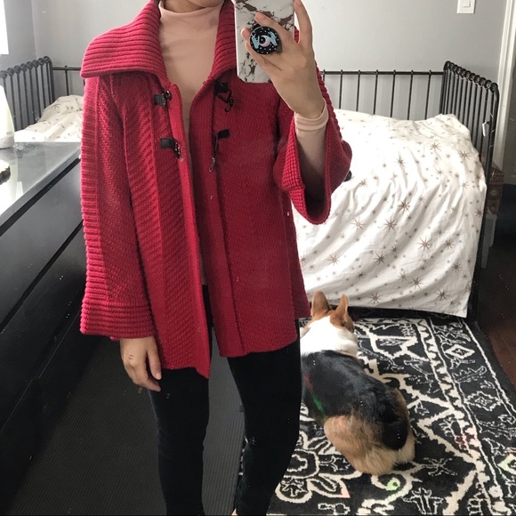 Red Cape 🌹 - Picture 2 of 4